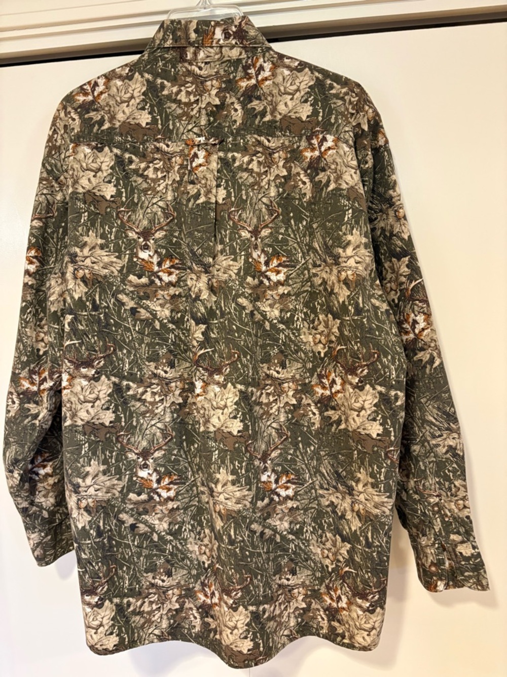 Camo Men's, Woods and Water size L camo Deer Buck long sleeve button shirt - Picture 5 of 5